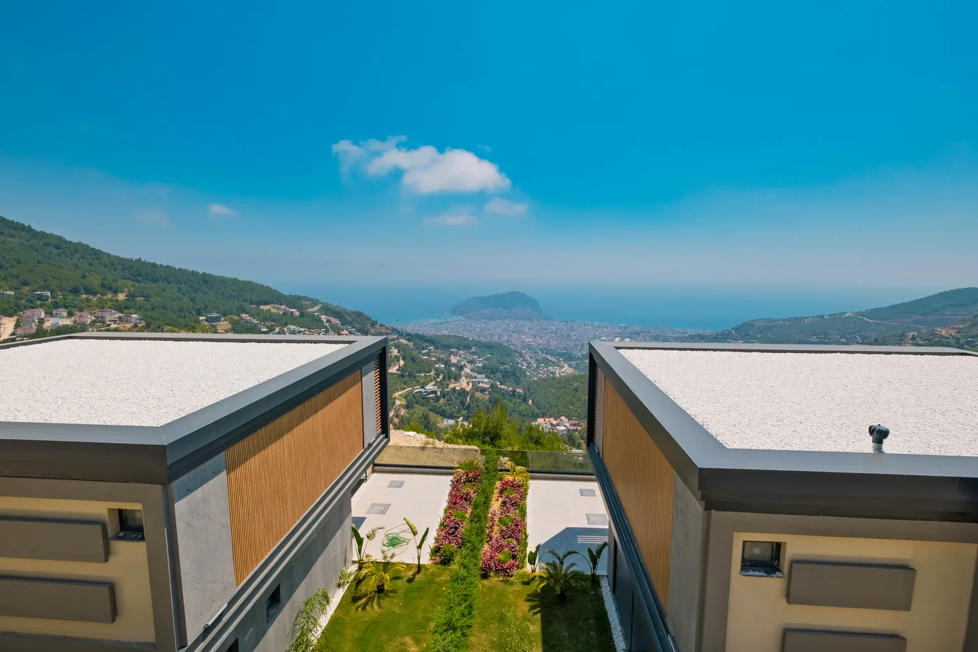 Torus Apex villaları ve Alanya manzarası